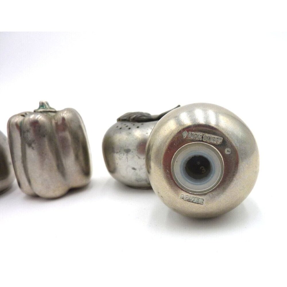 Kirk Stieff 4 piece Pewter Apple Pear Onion Pepper Salt & Pepper Shaker Vintage - Picture 4 of 4